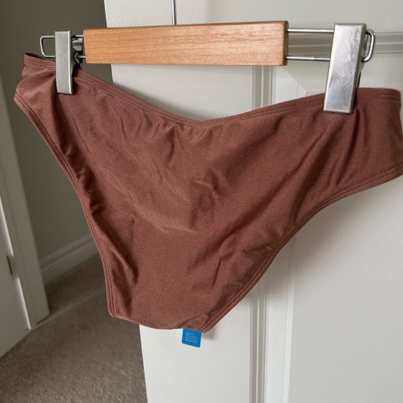 Cupshe swim bottoms, new, size M. - Picture 3 of 3